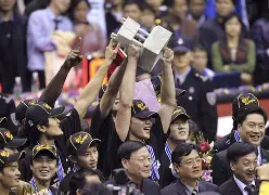 竞技宝app -包含欧篮联赛程吃紧，广东宏远今晚队长鼓劲，引发热议，训练强度明显提升的词条